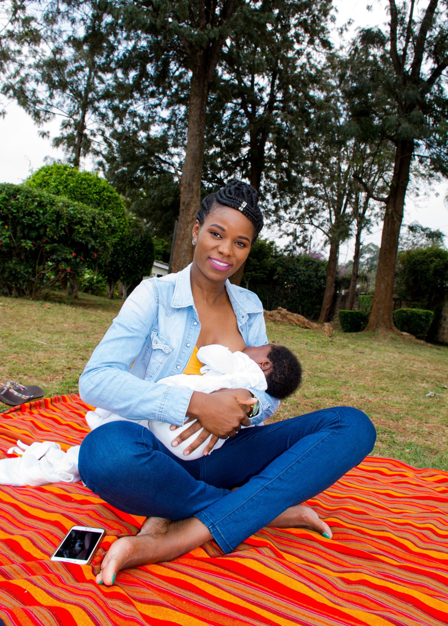 HOW TO BREASTFEED THE BABY